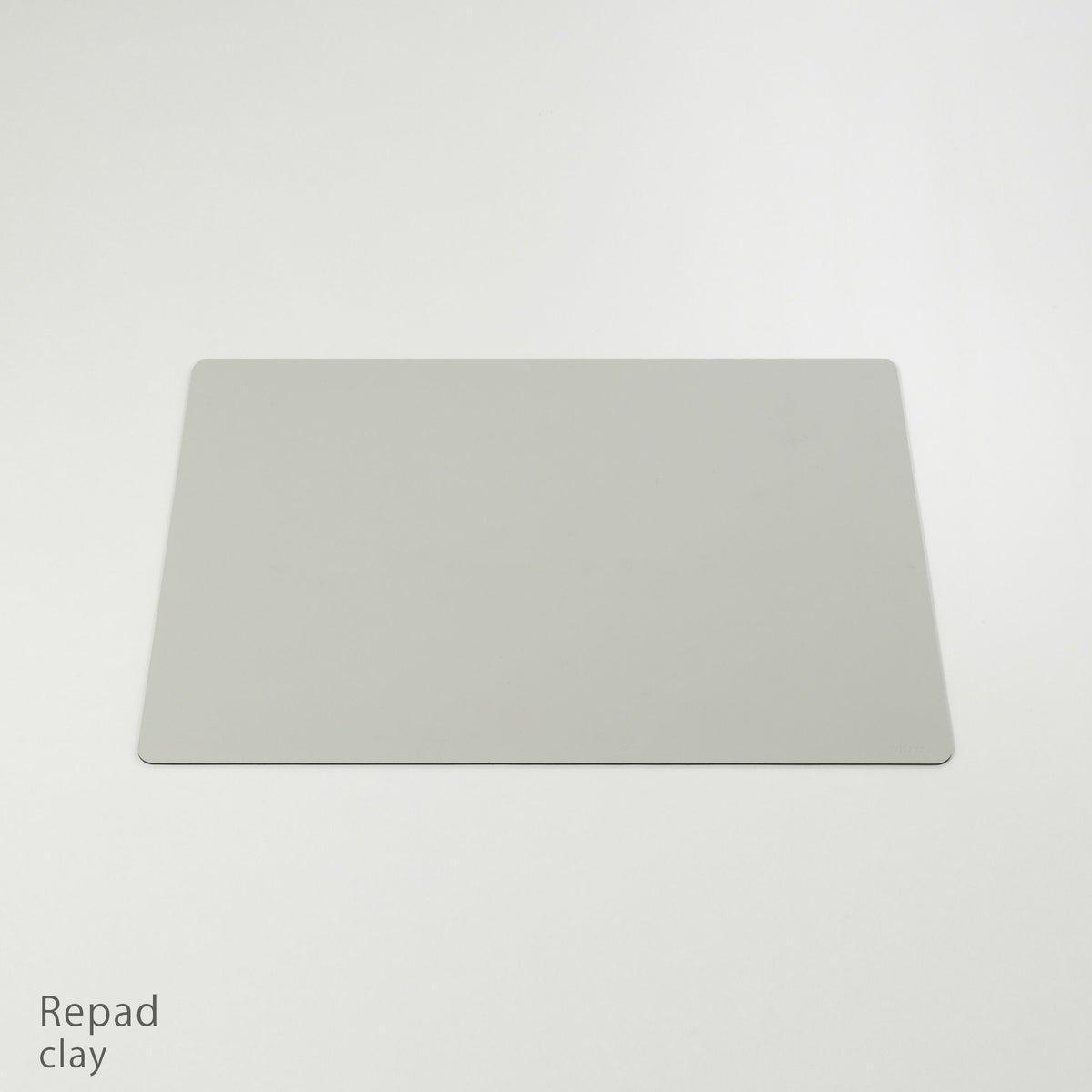 Vitra（ヴィトラ） / Repad（リパッド） / 全4色 / カラーコーティング仕上げ / デスクパッド