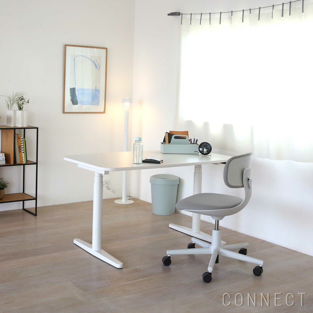 Vitra（ヴィトラ） / Tyde 2 Home Desk board shape（タイド2ホームデスク バレル） / メラミン天板 / ソフトライト脚・パウダーコート仕上げ / 130×75cm / 電動昇降デスク