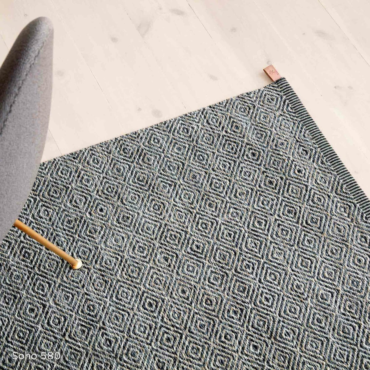 KASTHALL（カスタール） / GOOSE EYE SELECTION（グース アイ セレクション） / 160×240cm / ラグ