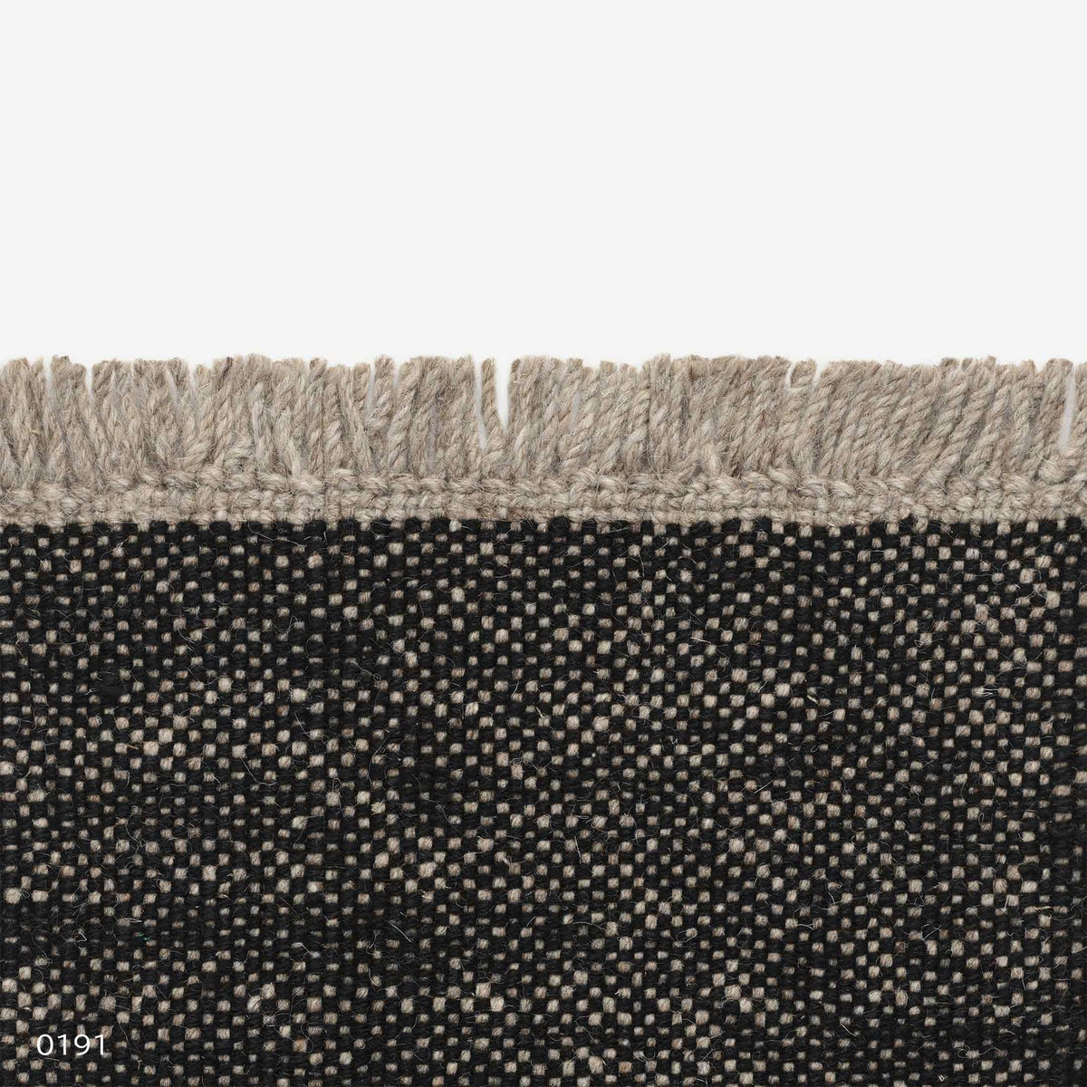 Kvadrat（クヴァドラ） / Yield Naturally Coloured Fringes（イールド ナチュラリー カラード フリンジ） / 20148（200cm×300cm） / ラグ