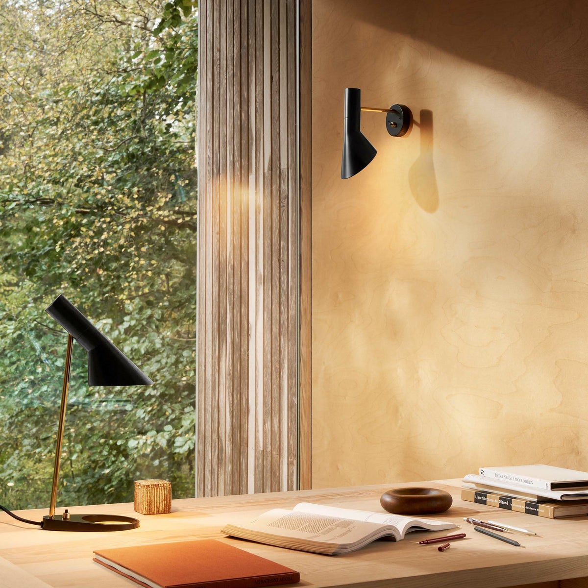 Louis Poulsen（ルイスポールセン） / AJ Wall（AJ ウォール） / 真鍮 / 全2色 / ウォールランプ