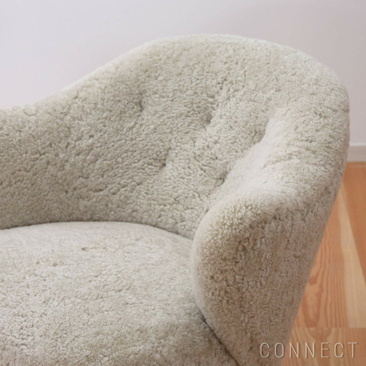 Audo Copenhagen（オドー・コペンハーゲン） / INGEBORG LOUNGE CHAIR（インゲボルグ ラウンジチェア） / Sheepskin Curly Moonlight（ムーンライト）