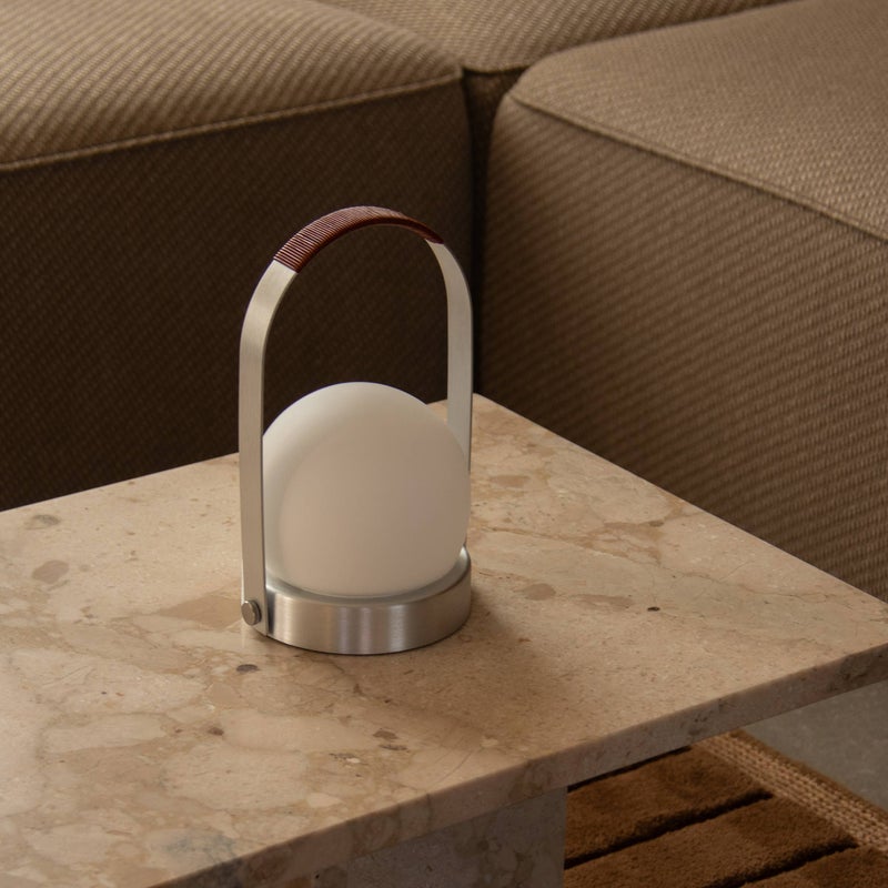 Audo Copenhagen（オドー・コペンハーゲン） / CARRIE PORTABLE LAMP（キャリー ポータブル ランプ） / レザーハンドル付 / 全5色 / テーブルランプ