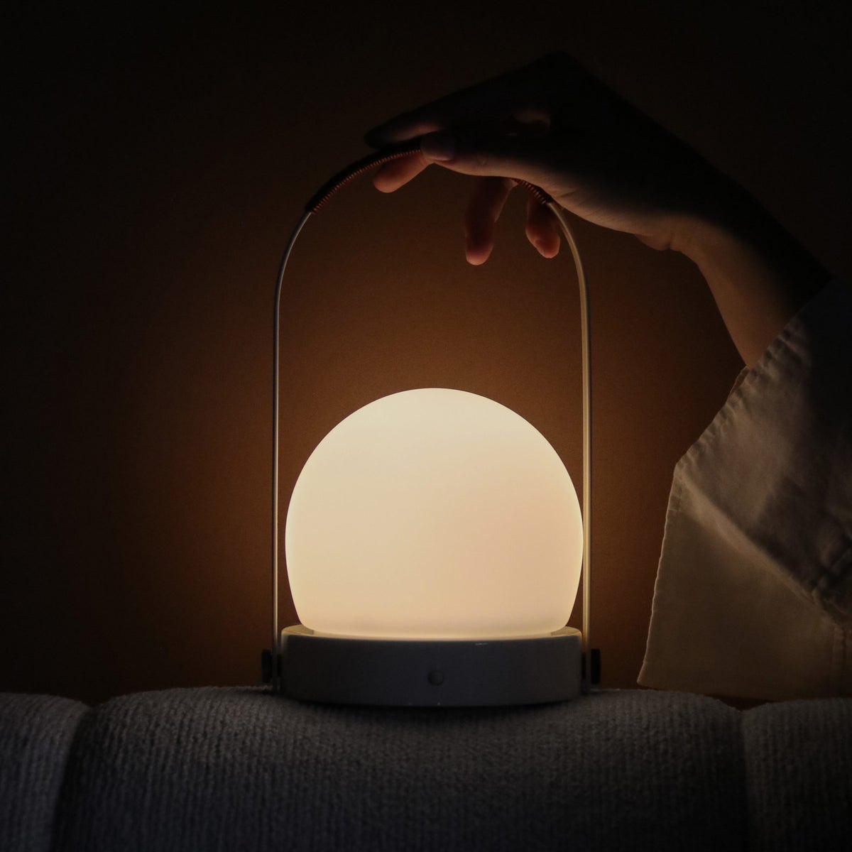 Audo Copenhagen（オドー・コペンハーゲン） / CARRIE PORTABLE LAMP（キャリー ポータブル ランプ） / レザーハンドル付 / 全5色 / テーブルランプ