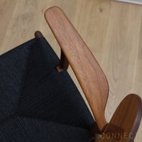 CARL HANSEN & SON（カール・ハンセン＆サン） / CH26 / ウォルナット材・オイル仕上げ・ブラックペーパーコード / ダイニングチェア