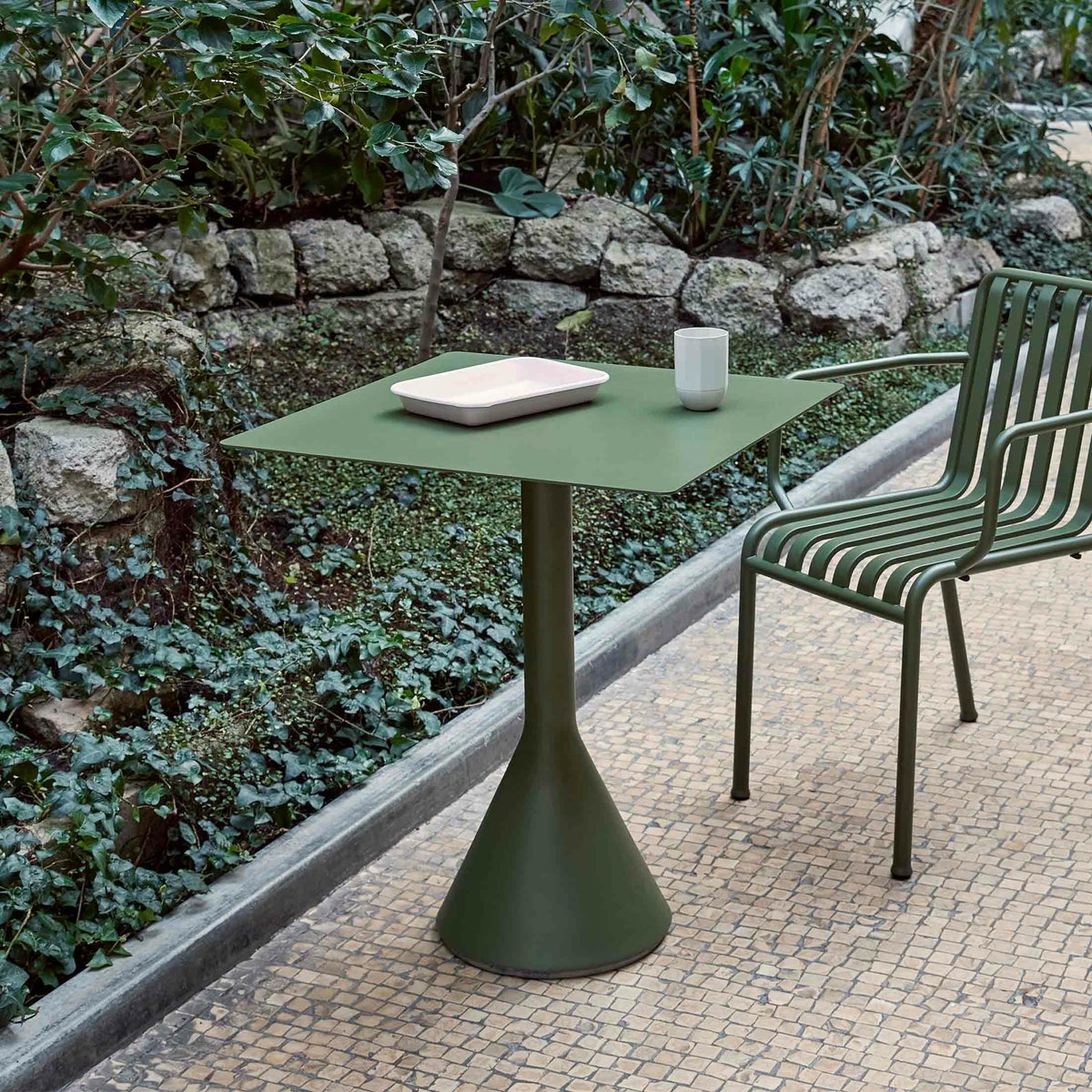 HAY（ヘイ） / PALISSADE（パリサード） / Cone Table（コーンテーブル） / W65 x D65 x H74cm / 全4色 / アウトドア