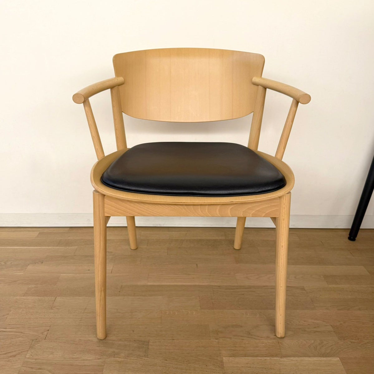 【ポイント20倍】【アウトレット】FRITZ HANSEN（フリッツ・ハンセン） / N01（エヌゼロワン） / Beech ビーチ / 固定式（レザーブラック） / アームチェア