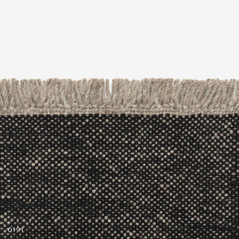 Kvadrat（クヴァドラ） / Yield Naturally Coloured Fringes（イールド ナチュラリー カラード フリンジ） / 20148（250cm×350cm） / ラグ