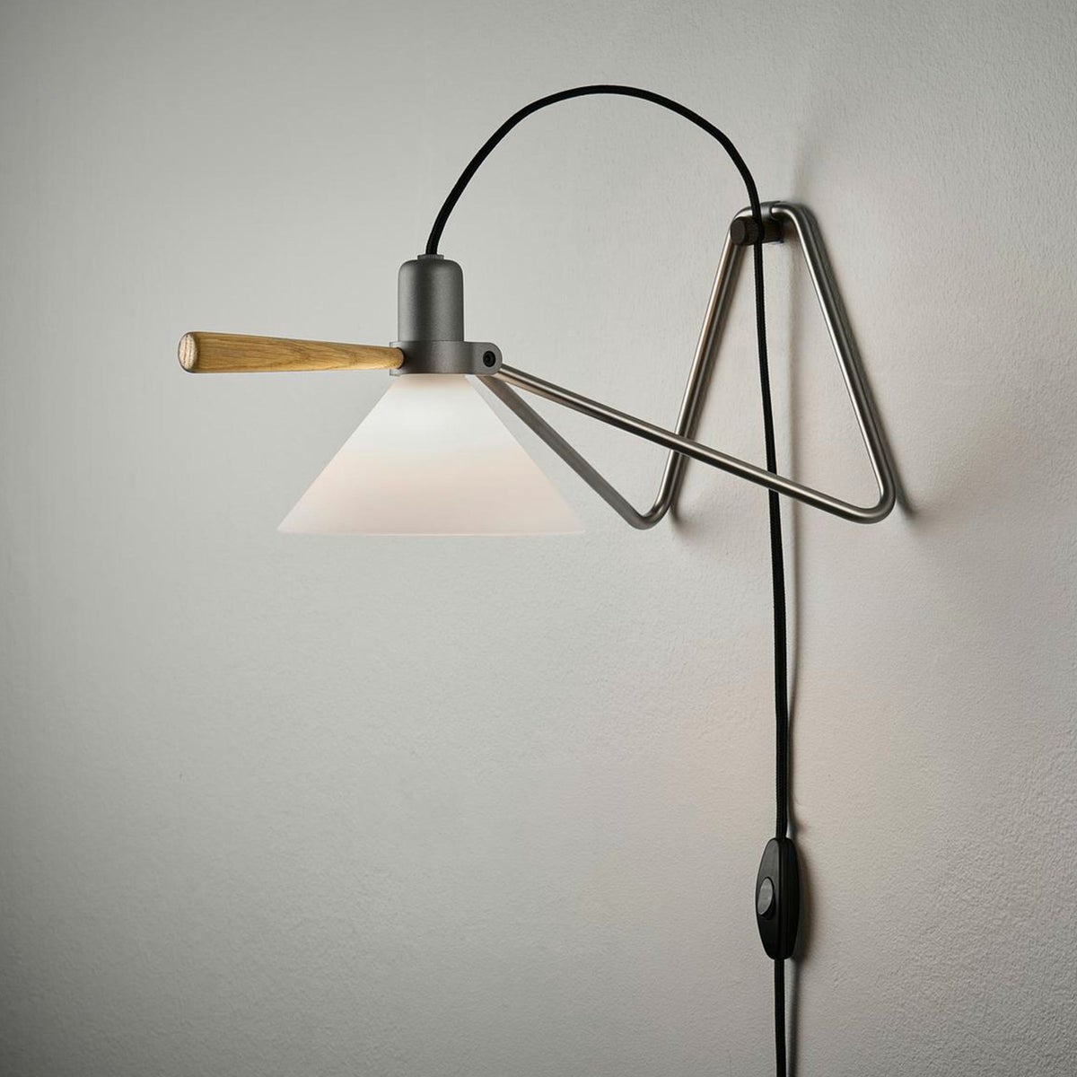 LE KLINT（レ・クリント） /  SPOT（スポット） / 全4色 / テーブルランプ / ウォールランプ