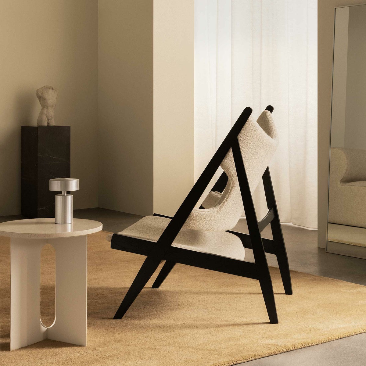 Audo Copenhagen（オドー・コペンハーゲン） / KNITTING LOUNGE CHAIR（ニッティング ラウンジチェア） / Black stained solid oak / Barnum Boucle（バーナム ブークレ） COL-24 オフホワイト