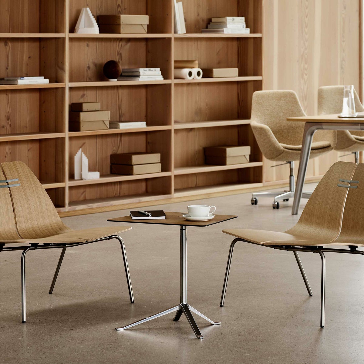 FRITZ HANSEN（フリッツ・ハンセン） / Little Friend（リトルフレンド） / KS13（四角天板・昇降式） / ウォルナット / ベース（ポリッシュ仕上げ） / サイドテーブル