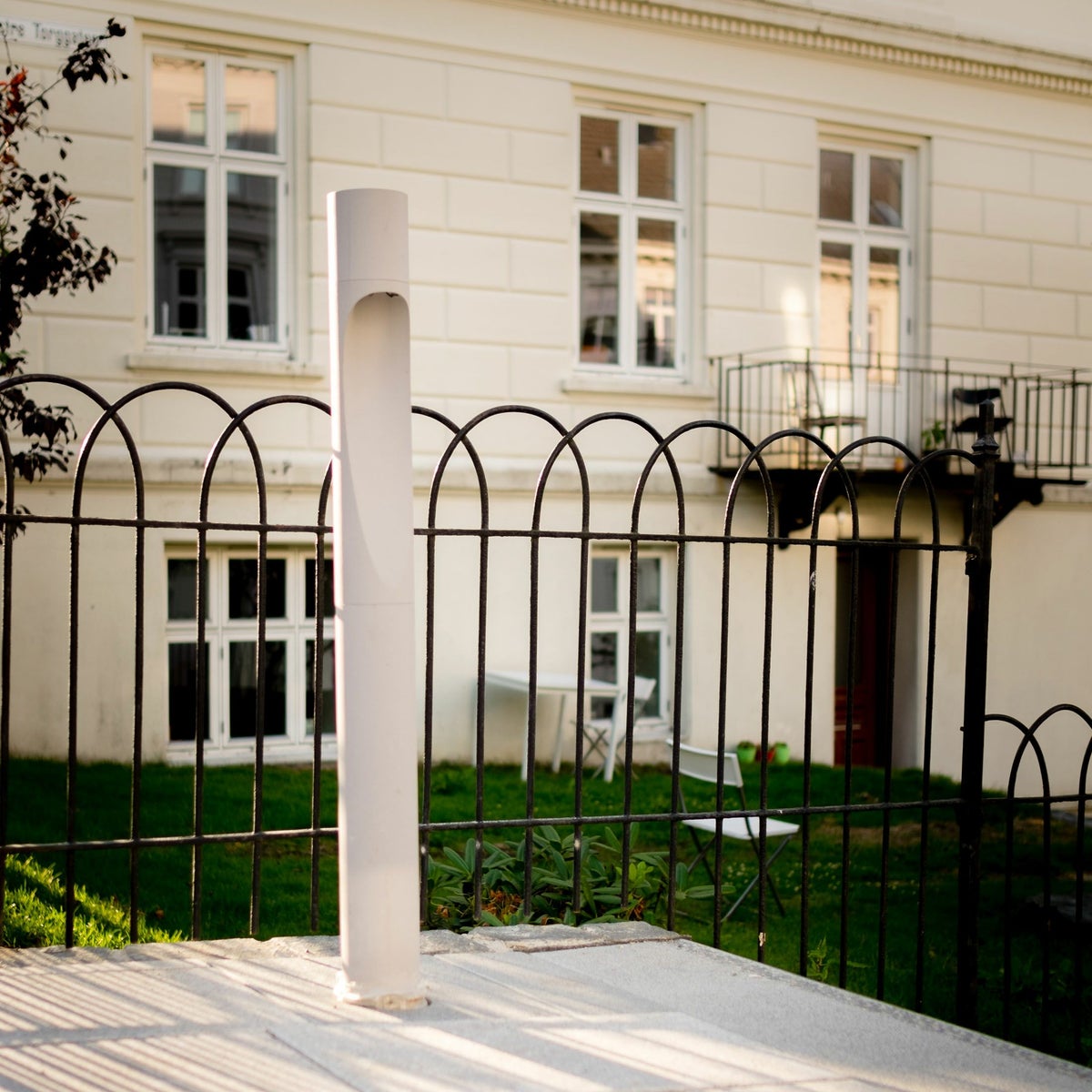 Louis Poulsen（ルイスポールセン） / Flindt Bollard（フリント ボラード） / H1100 / 3000K / 全3色 / 庭園灯