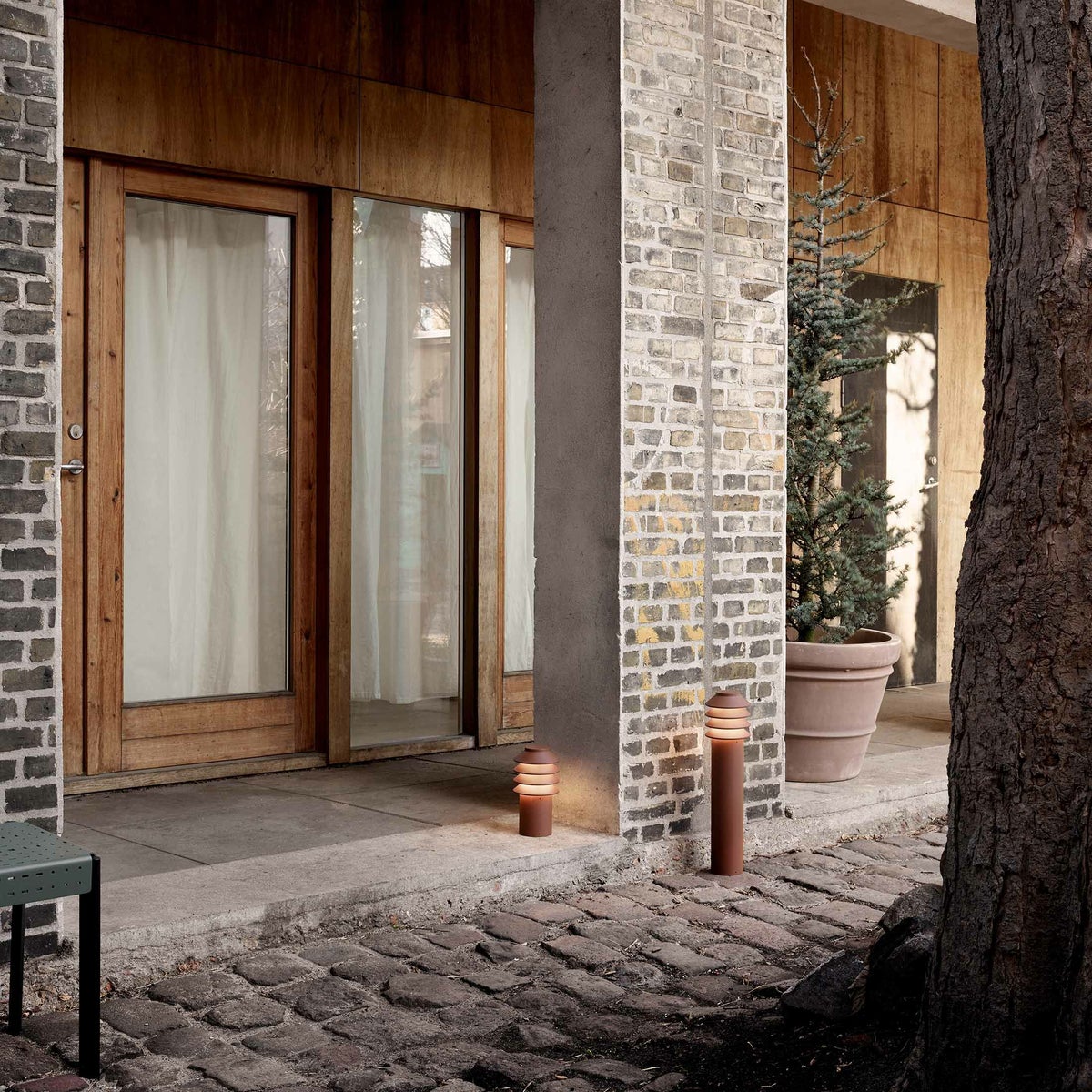 Louis Poulsen（ルイスポールセン） / Bysted Garden Bollard（ビュステッド ガーデン ボラード） / ロング / 2700K / 全3色 / 庭園灯