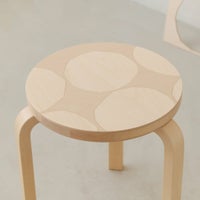 Artek（アルテック） ＋ Marimekko（マリメッコ） / STOOL 60 Kivet（スツール60 キヴェット） / バーチ材 / ナチュラルラッカー / スツール 《90周年 Anniversary editions》