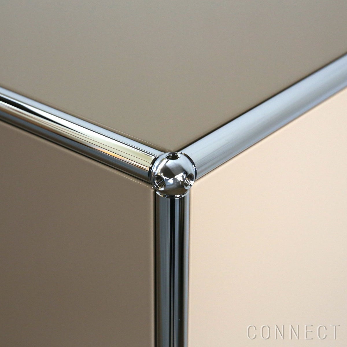 USMハラー（ユーエスエムハラー） / Cabinet（キャビネット） / W1523×D373×H1090mm / ドロップダウンドア×4 エクステンションシェルフ×2 ケーブルカットアウト（コンセント穴×1） / USMベージュ