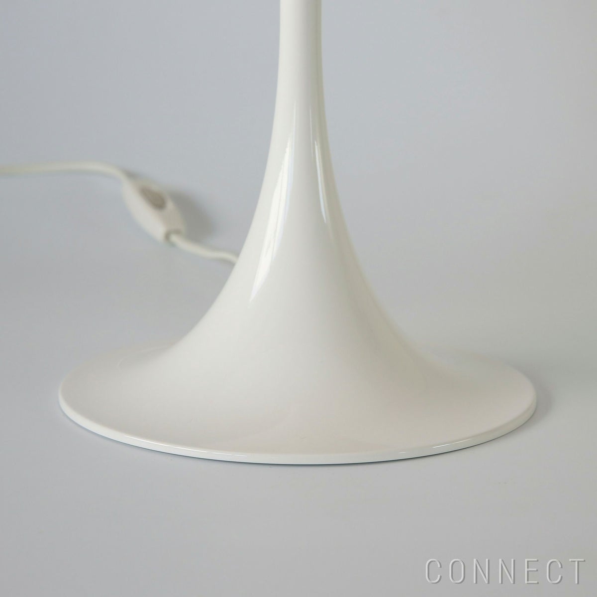 Louis Poulsen（ルイスポールセン） / Panthella 320 Table Lamp（パンテラ 320 テーブルランプ） / 全2色 / テーブルランプ