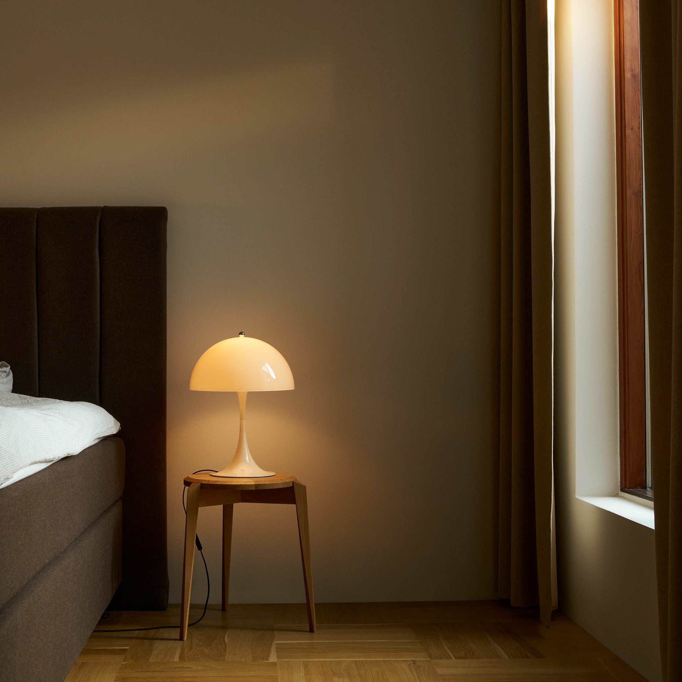 Louis Poulsen（ルイスポールセン） / Panthella 320 Table Lamp