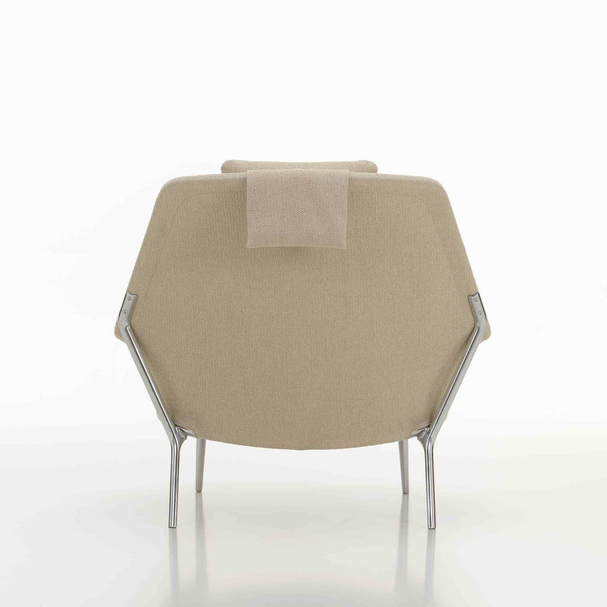 Vitra（ヴィトラ） / Slow Chair （スローチェア） / チェア：Flocca （フロッカ）カバーカラー：ベージュ / ベース：アルミ ポリッシュ / バッククッション 40×30cm Kvadrat Phlo× 0983（ホームセレクション） / バッククッション 65×30cm  Kvadrat Vidar 41062 （ホームセレクション） / ネッククッション付