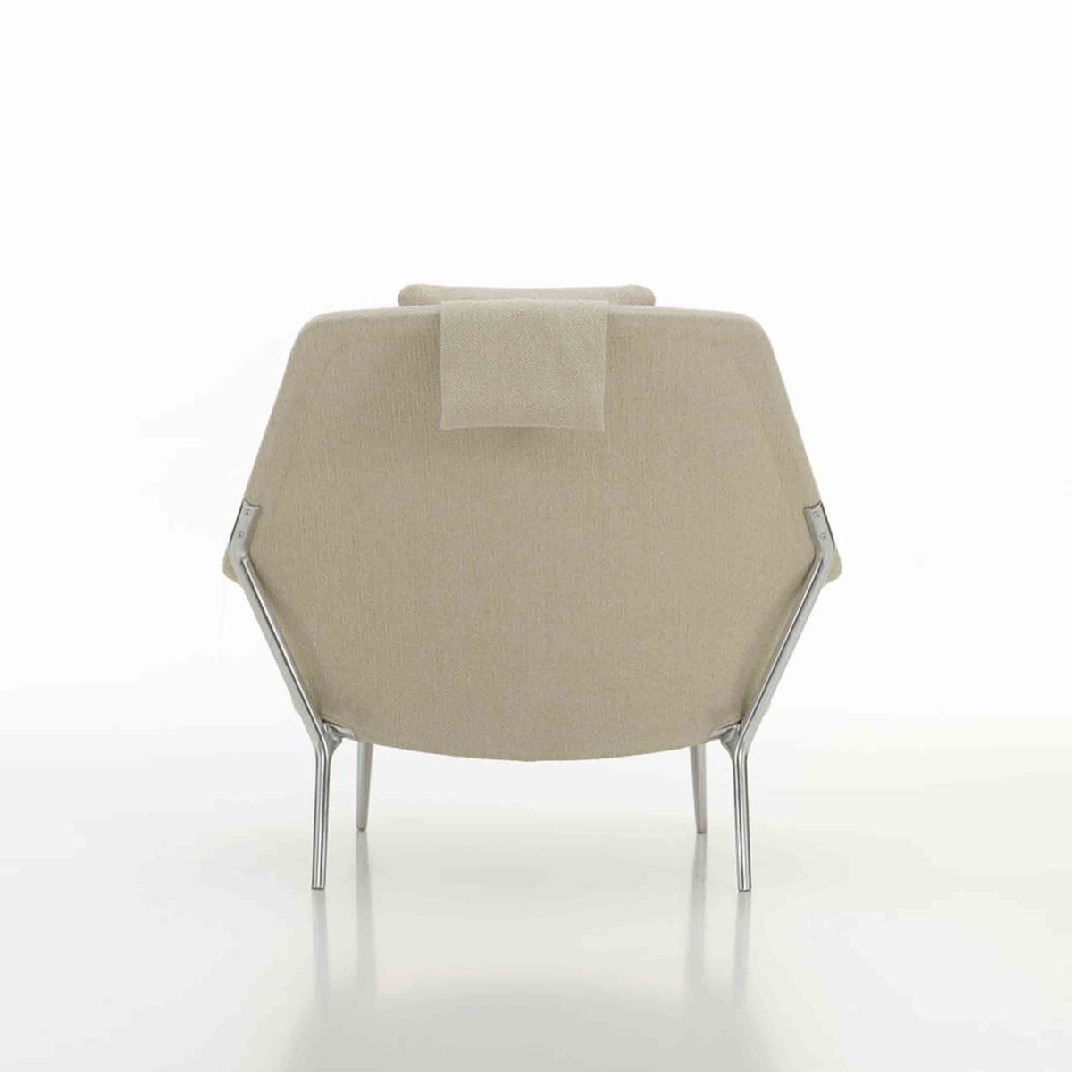 Vitra（ヴィトラ） / Slow Chair （スローチェア） / チェア：Flocca （フロッカ）カバーカラー：ベージュ / ベース：アルミ ポリッシュ / バッククッション 40×30cm Kvadrat Phlo× 0983（ホームセレクション） / バッククッション 65×30cm  Kvadrat Vidar 41062 （ホームセレクション） / ネッククッション付