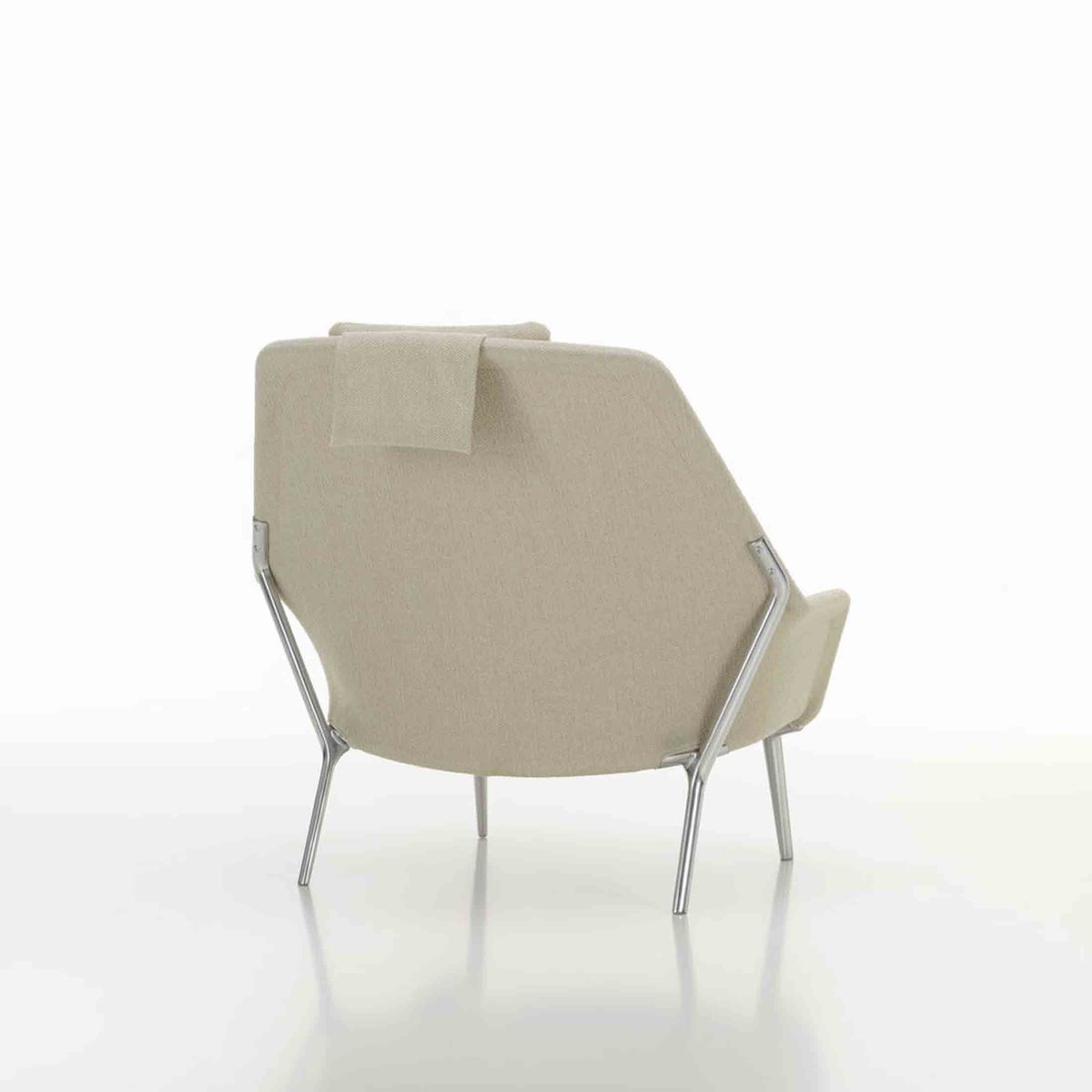 Vitra（ヴィトラ） / Slow Chair （スローチェア） / チェア：Flocca （フロッカ）カバーカラー：ベージュ / ベース：アルミ ポリッシュ / バッククッション 40×30cm Kvadrat Phlo× 0983（ホームセレクション） / バッククッション 65×30cm  Kvadrat Vidar 41062 （ホームセレクション） / ネッククッション付