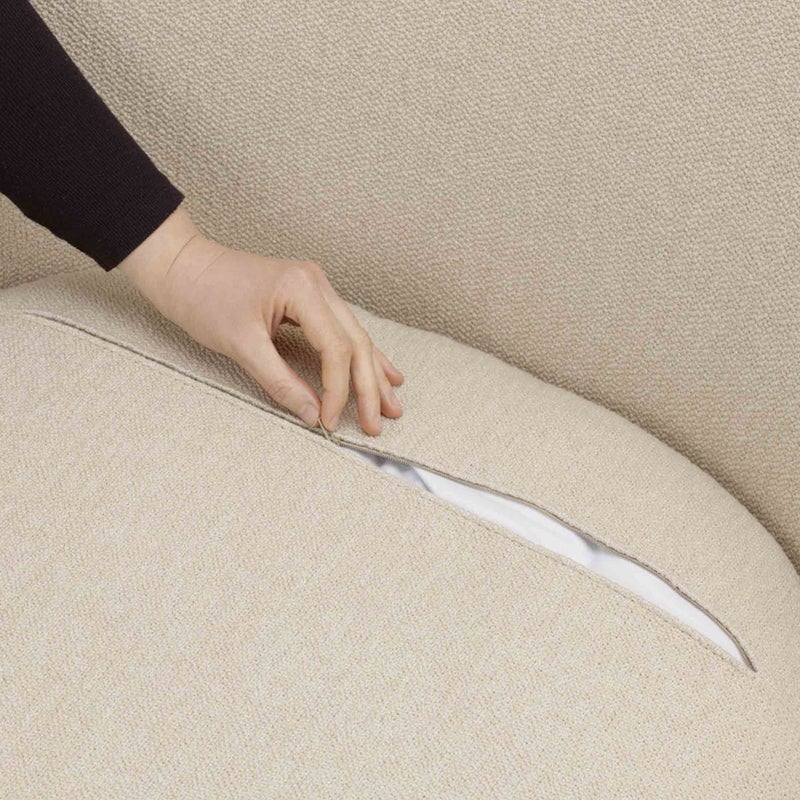 Vitra（ヴィトラ） / Slow Chair （スローチェア） / チェア：Flocca （フロッカ）カバーカラー：ベージュ / ベース：アルミ ポリッシュ / バッククッション 40×30cm Kvadrat Phlo× 0983（ホームセレクション） / バッククッション 65×30cm  Kvadrat Vidar 41062 （ホームセレクション） / ネッククッション付