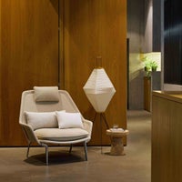 Vitra（ヴィトラ） / Slow Chair （スローチェア） / チェア：Flocca （フロッカ）カバーカラー：ベージュ / ベース：アルミ ポリッシュ / バッククッション 40×30cm Kvadrat Phlo× 0983（ホームセレクション） / バッククッション 65×30cm  Kvadrat Vidar 41062 （ホームセレクション） / ネッククッション付