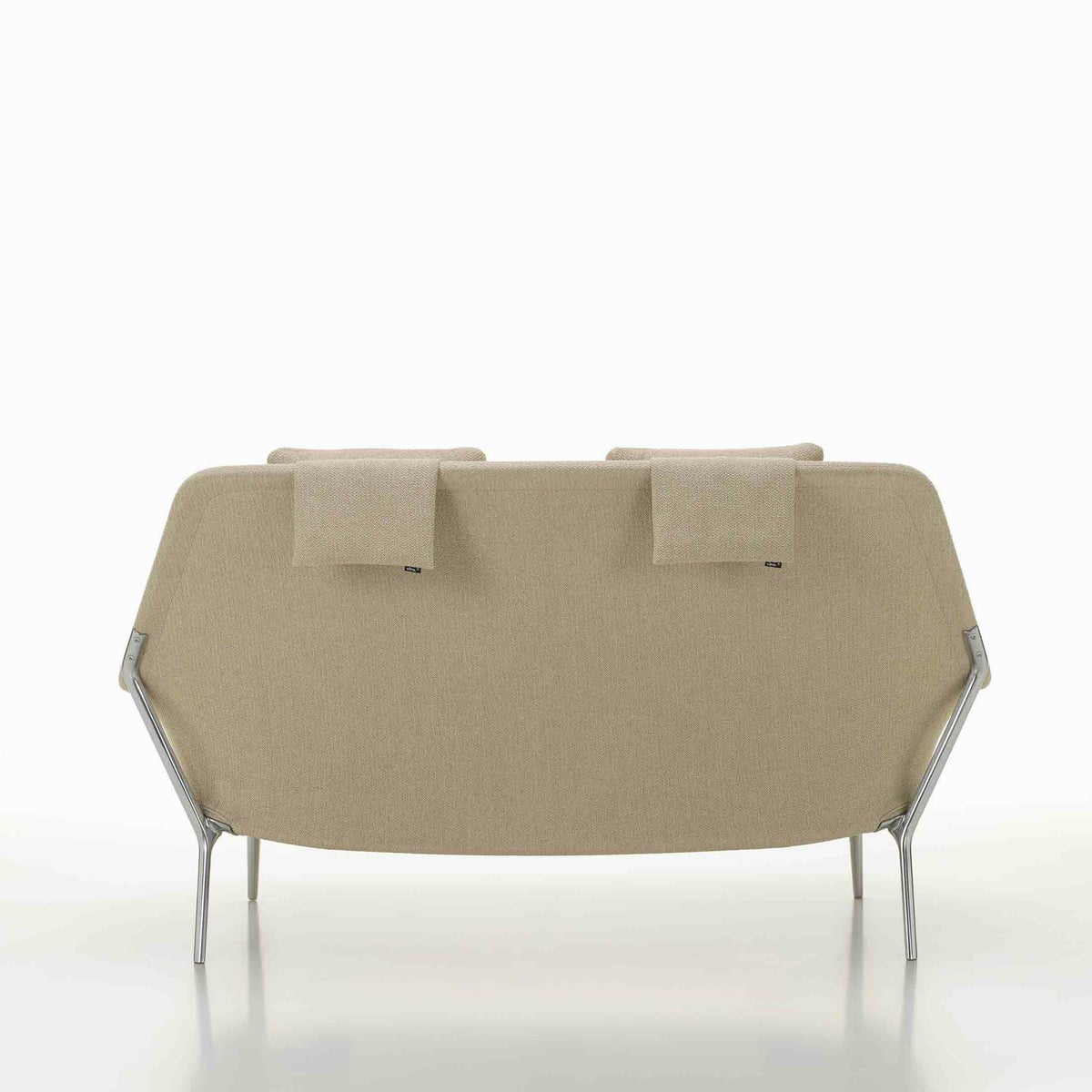 Vitra（ヴィトラ） / Slow Sofa (スローソファ) / Flocca (フロッカ）カバーカラー：ベージュ / ベース：アルミポリッシュ / バッククッション 65×30cm Kvadrat Reflex 0449 / バッククッション 40×30cm Hola 03 chestnut / バッククッション 60×40cm Dedar A perfect Flower col.003 / ネッククッション付