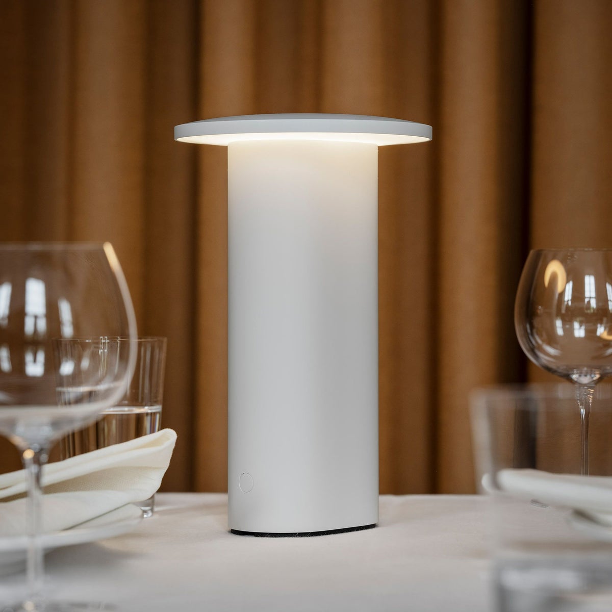 FRITZ HANSEN（フリッツ・ハンセン） / SOLAE（ソラエ） / ホワイト / テーブルランプ