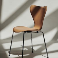 【70周年記念モデル】FRITZ HANSEN（フリッツ・ハンセン） / SERIES 7（セブンチェア） / TAILORED（テーラード） / ハーネスレザー / ウォームエクリュ / フルパディング