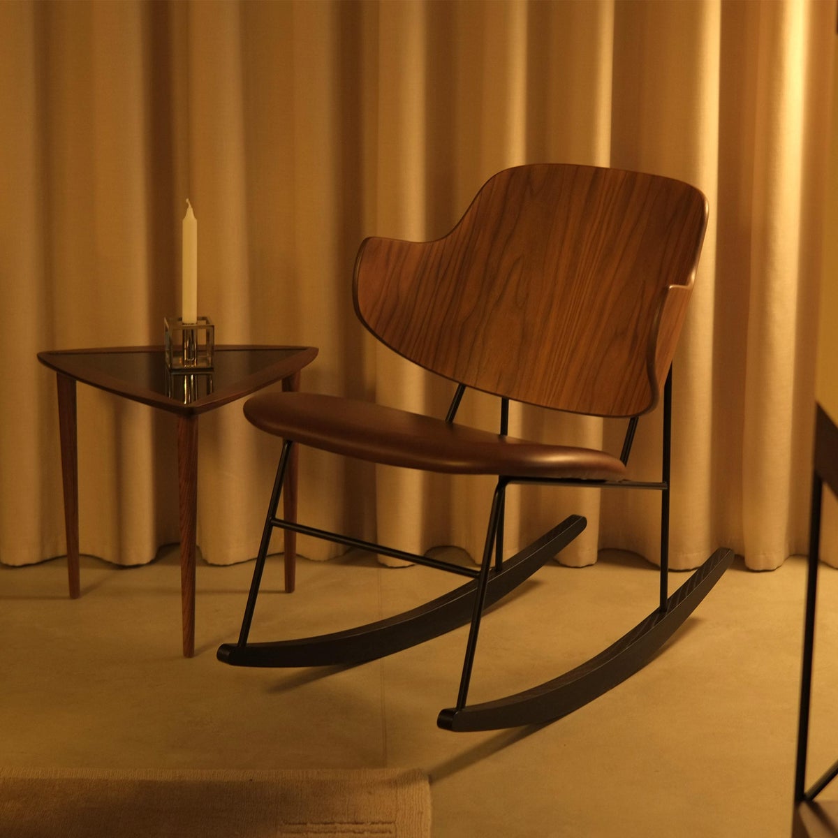 Audo Copenhagen（オドー・コペンハーゲン） / The Penguin Rocking Chair（ペンギンロッキングチェア） / Walnut / Dakar 0329 (Brown)