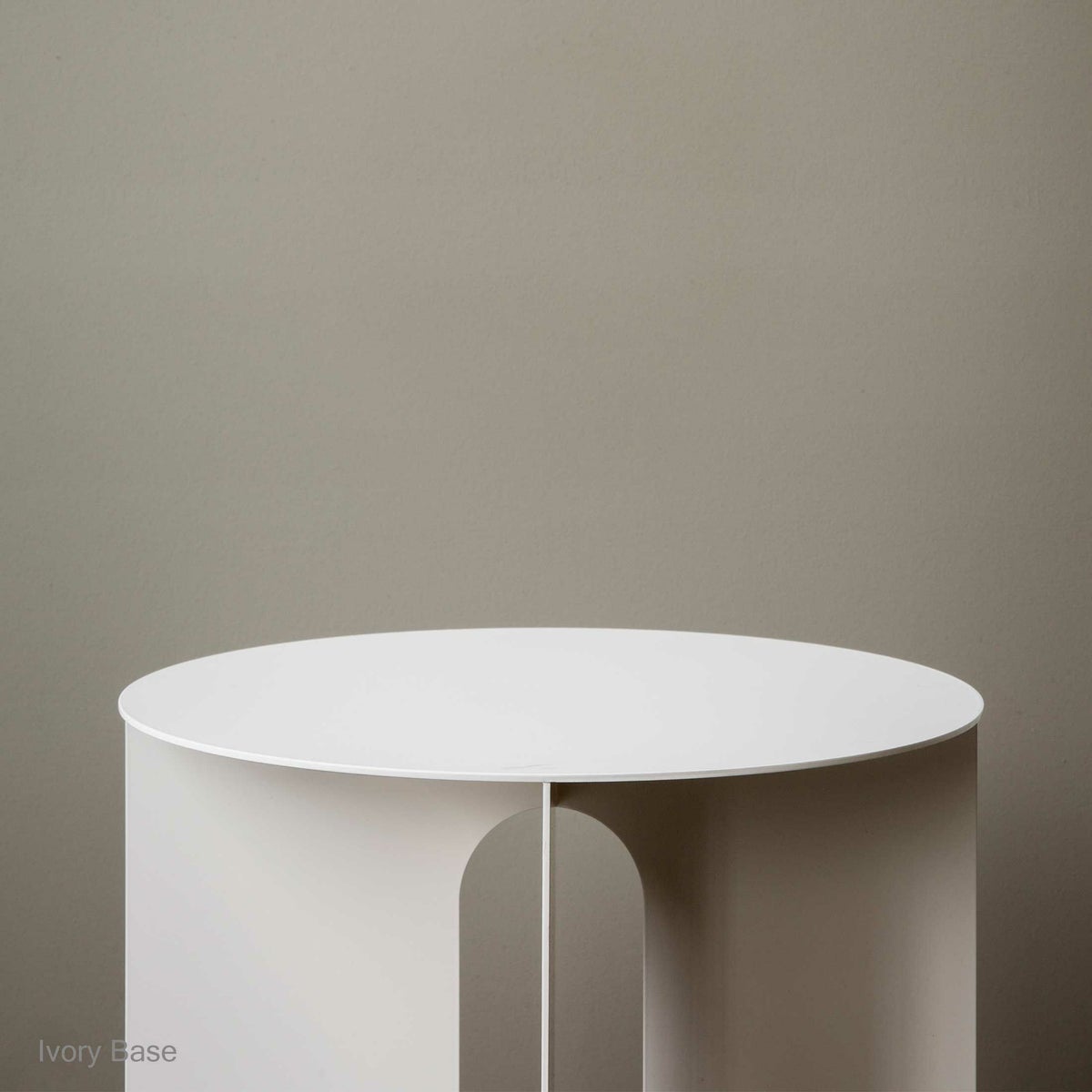 【リビングキャンペーンpt10倍】Audo Copenhagen（オドー・コペンハーゲン） / ANDROGYNE SIDE TABLE（アンドロジーン サイドテーブル）Φ40 / Ivory