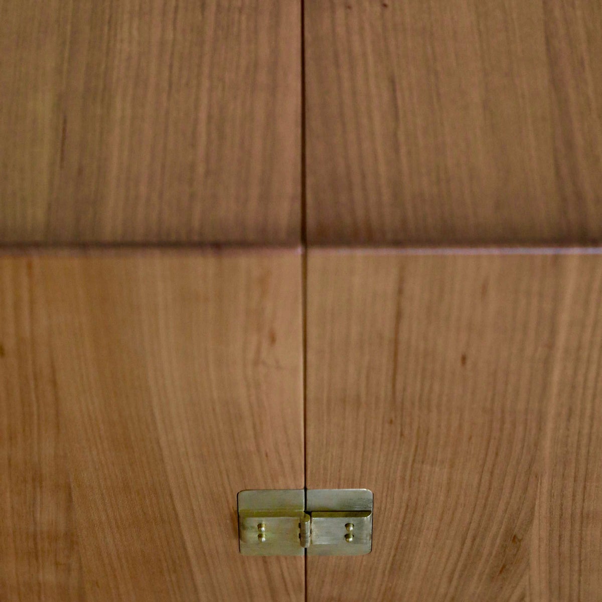 HOUSE OF FINN JUHL（ハウス・オブ・フィンユール） / GLOVE CABINET（グローブキャビネット） / チェリー材・オイル仕上げ / 引き出し付き（WARM AND COLD）