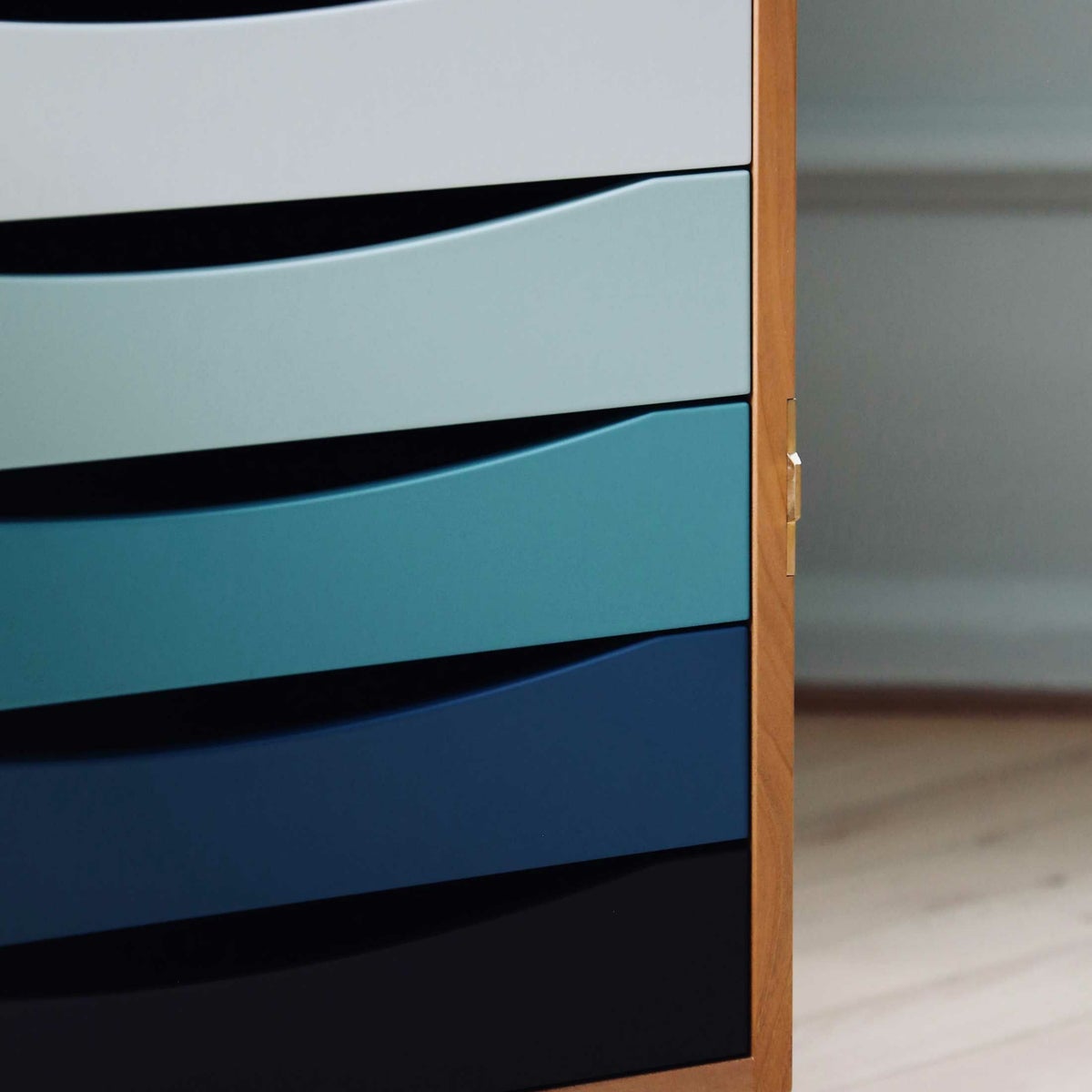 HOUSE OF FINN JUHL（ハウス・オブ・フィンユール） / GLOVE CABINET（グローブキャビネット） / チェリー材・オイル仕上げ / 引き出し付き（WARM AND COLD）