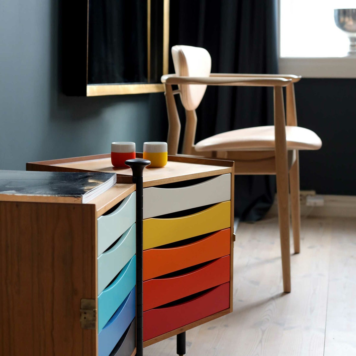 HOUSE OF FINN JUHL（ハウス・オブ・フィンユール） / GLOVE CABINET（グローブキャビネット） / チェリー材・オイル仕上げ / 引き出し付き（WARM AND COLD）