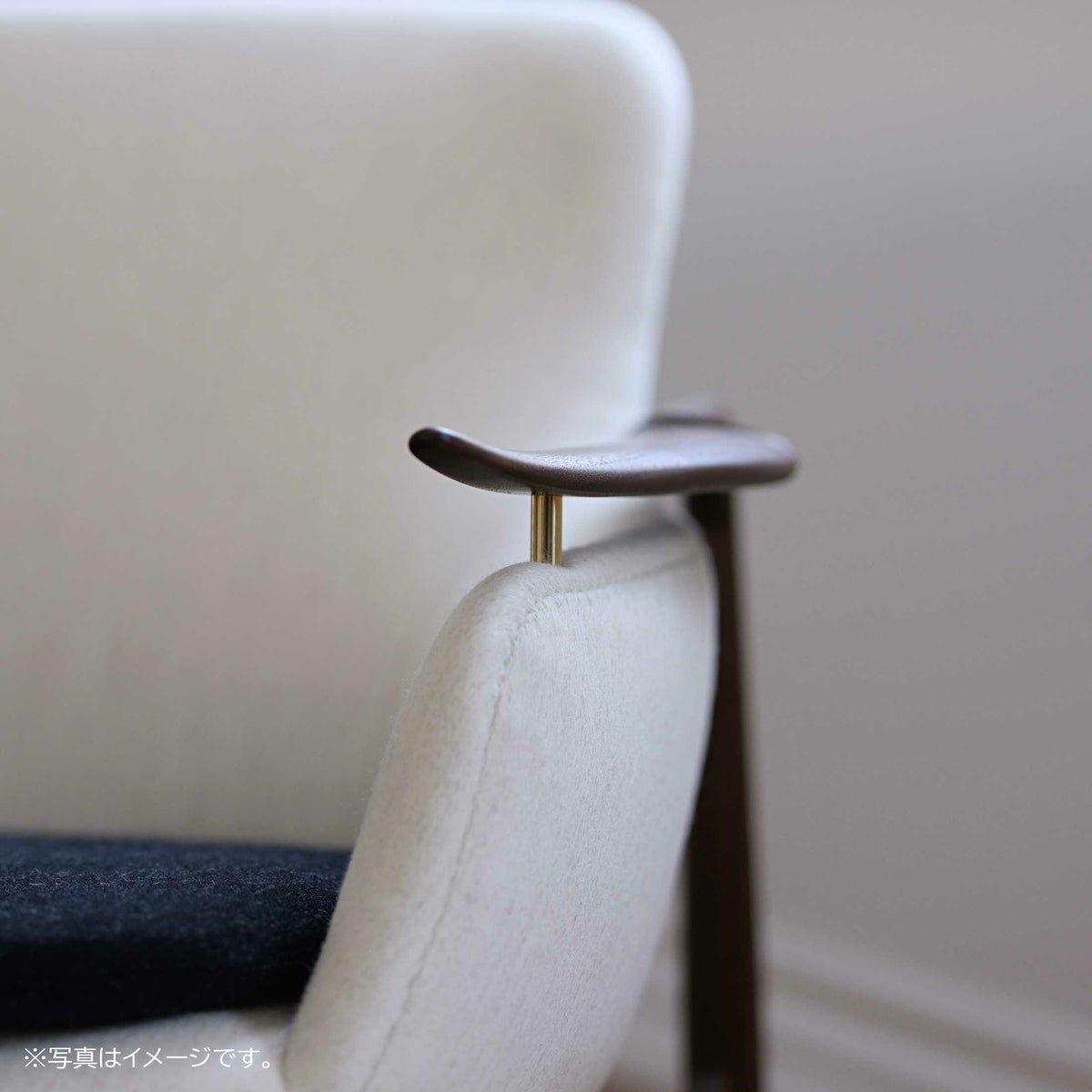 HOUSE OF FINN JUHL（ハウス・オブ・フィンユール） / 53 SOFA / ウォルナット材・オイル仕上げ / Hallingdal 110（ハリンダル） / ソファ