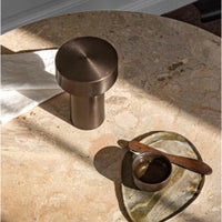 Audo Copenhagen（オドー・コペンハーゲン） / COLUMN PORTABLE LAMP（コラムポータブルランプ） / 全2色 / Table Lamp《レビュー特典付》