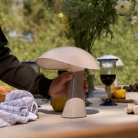 Louis Poulsen（ルイスポールセン） / Rumee 220 Portable Lamp（ルーミー 220 ポータブルランプ） / 全3色 / テーブルランプ