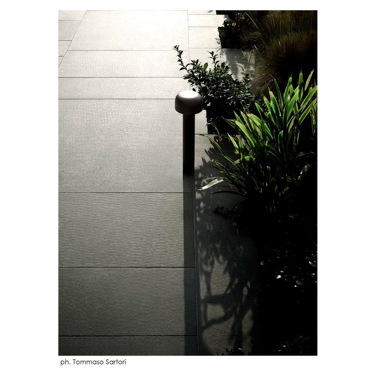 FLOS（フロス） / BELLHOP BOLLARD 380（ベルホップ ボラード） / H380 / 3000K / 全6色 / 庭園灯