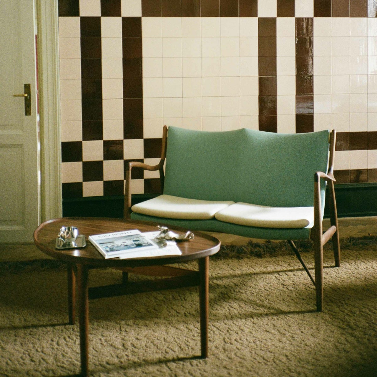 【数量限定】HOUSE OF FINN JUHL（ハウス・オブ・フィンユール） / 80周年記念ファーストエディション 45 SOFA / ウォルナット材・オイル仕上げ / WATERCOLOUR・Soft Linen