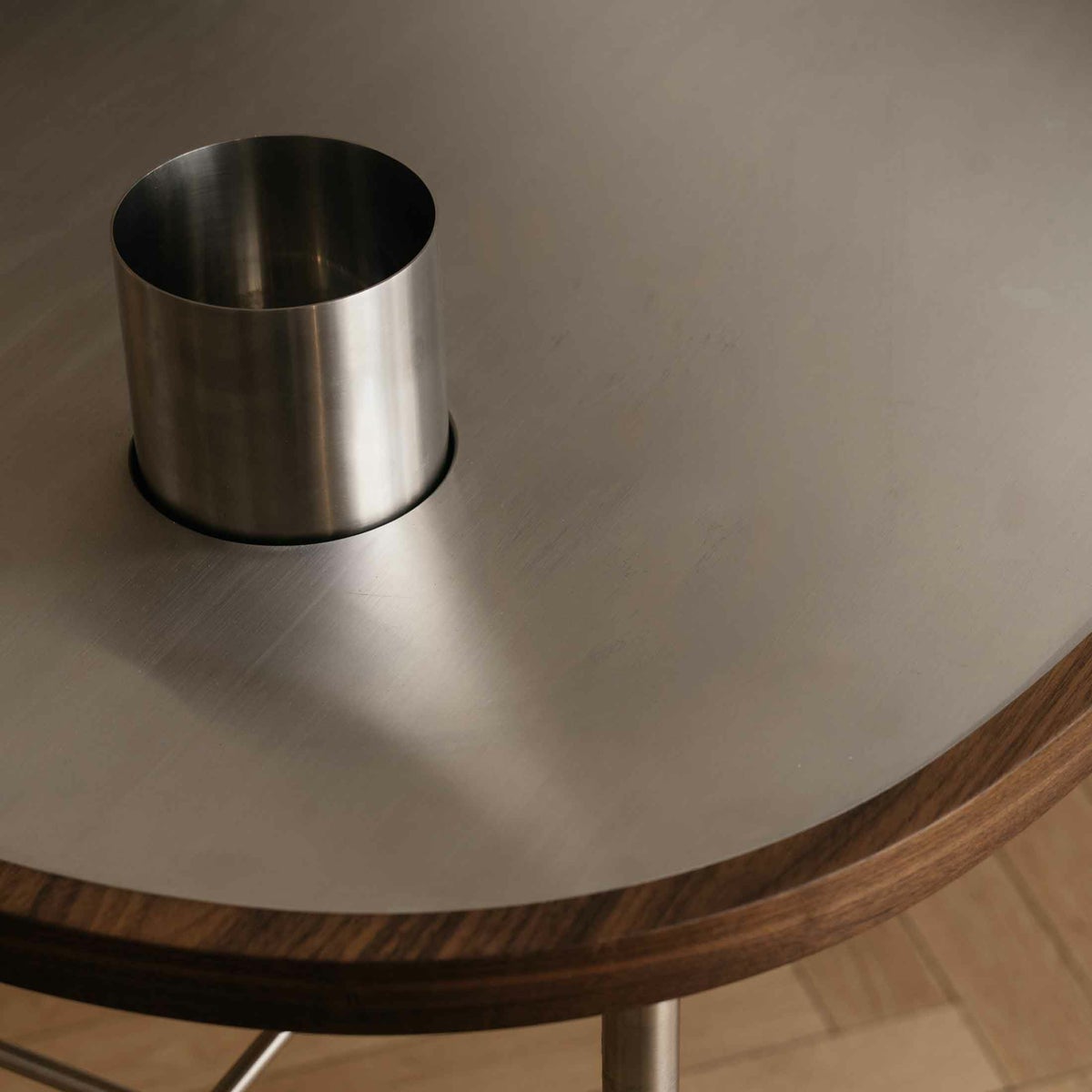 HOUSE OF FINN JUHL（ハウス・オブ・フィンユール） / ROSS COFFEE TABLE（トレイテーブル） / ウォルナット材・オイル仕上げ / コーヒーテーブル