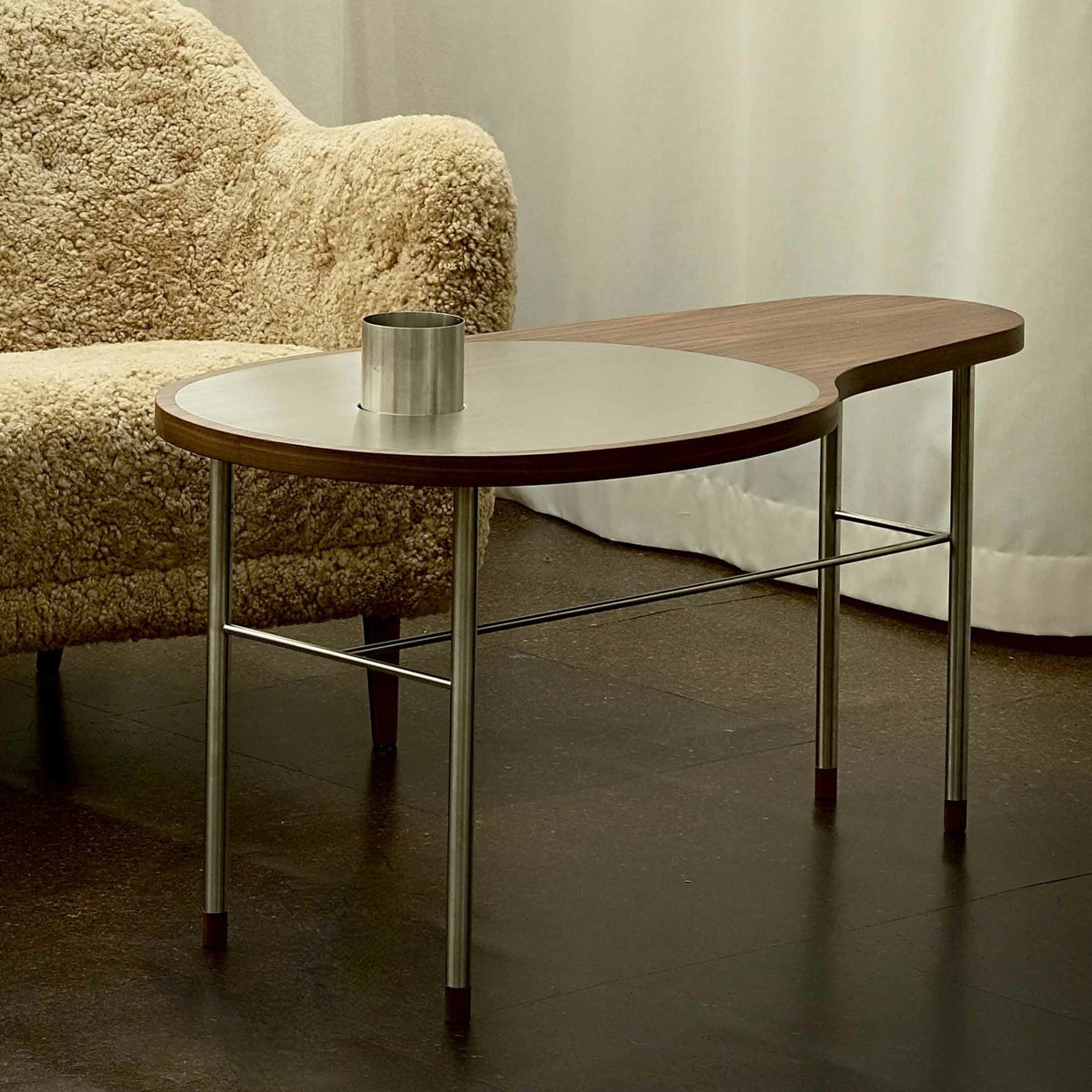 HOUSE OF FINN JUHL（ハウス・オブ・フィンユール） / ROSS COFFEE TABLE（トレイテーブル） / ウォルナット材・オイル仕上げ / コーヒーテーブル