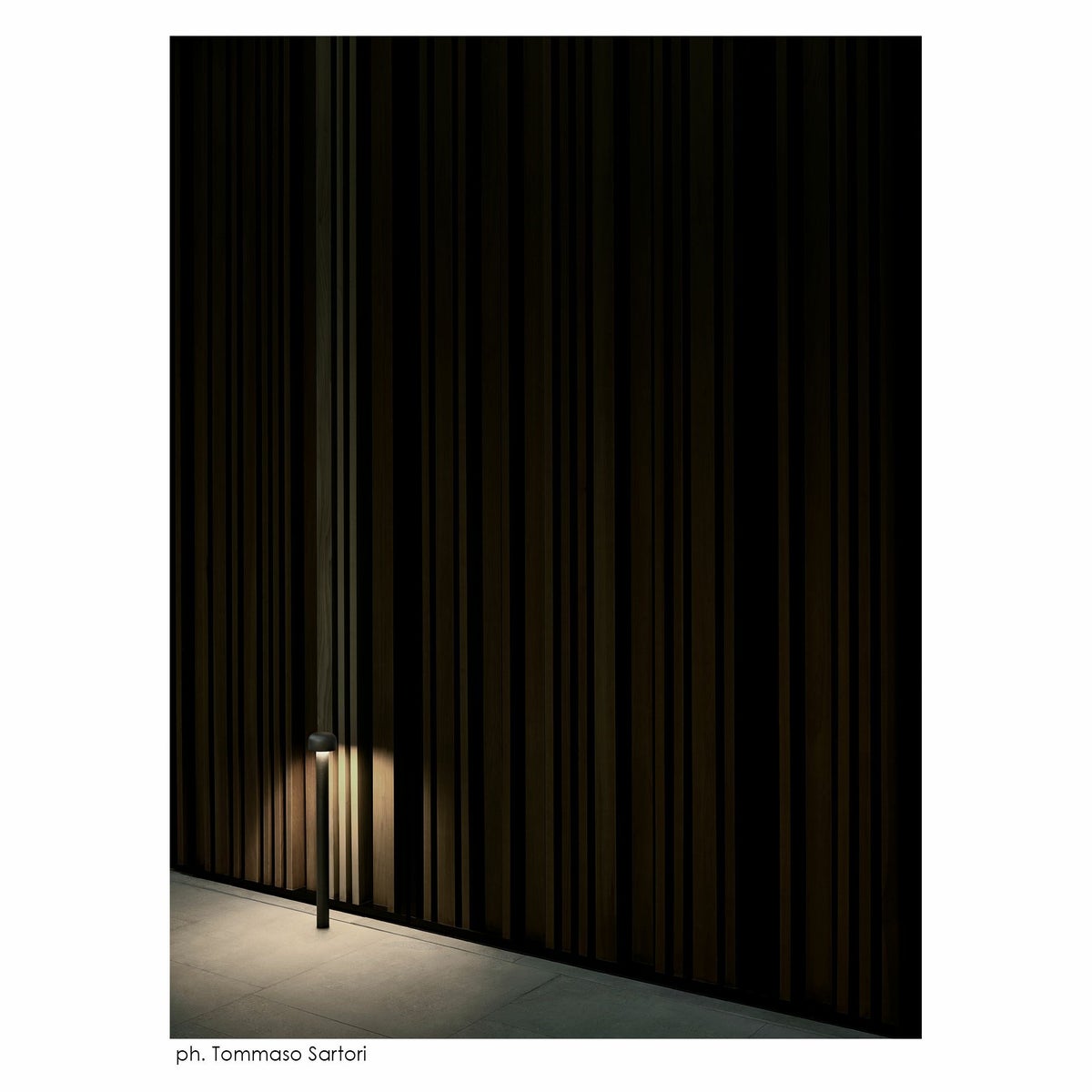 FLOS（フロス） / BELLHOP BOLLARD 850（ベルホップ ボラード） / H380 / 3000K / 全6色 / 庭園灯