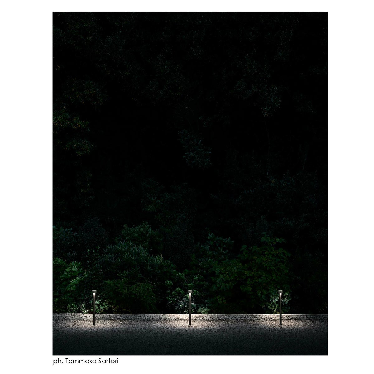 FLOS（フロス） / BELLHOP BOLLARD 850（ベルホップ ボラード） / H380 / 3000K / 全6色 / 庭園灯