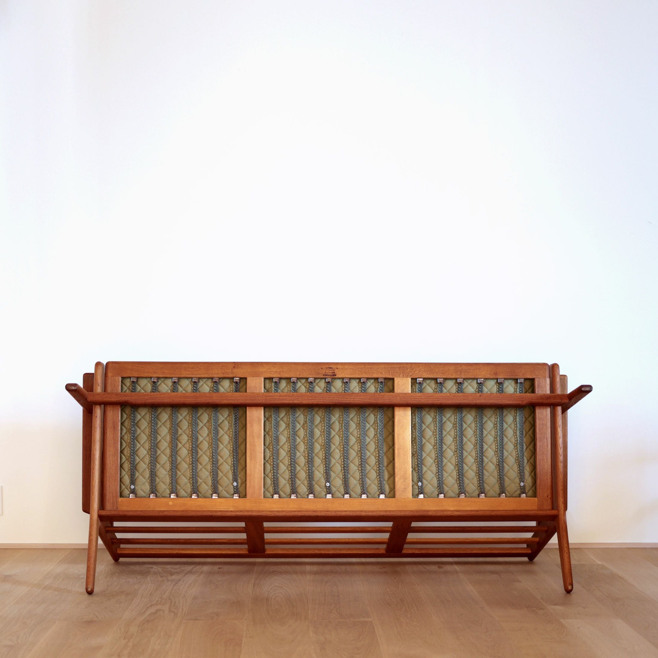 Hans J. Wegner（ハンス J. ウェグナー） / GE290 3シーター（vd2211