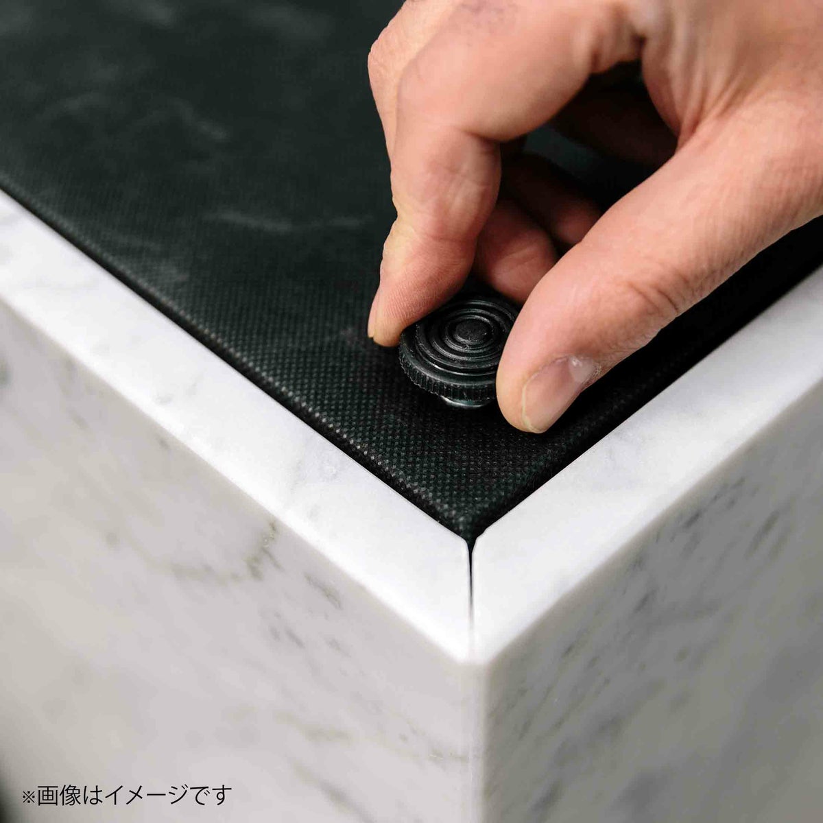 Audo Copenhagen（オドー・コペンハーゲン） / PLINTH CUBIC（プリンス キュービック） / 大理石 / テーブル