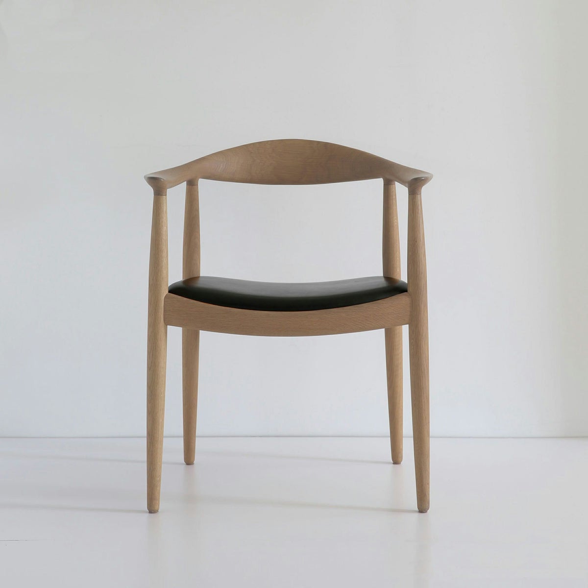 PP Mobler（PPモブラー） / PP503 The Chair（ザ チェア） / オーク材・ソープ仕上げ / スタンダードレザー（Black）