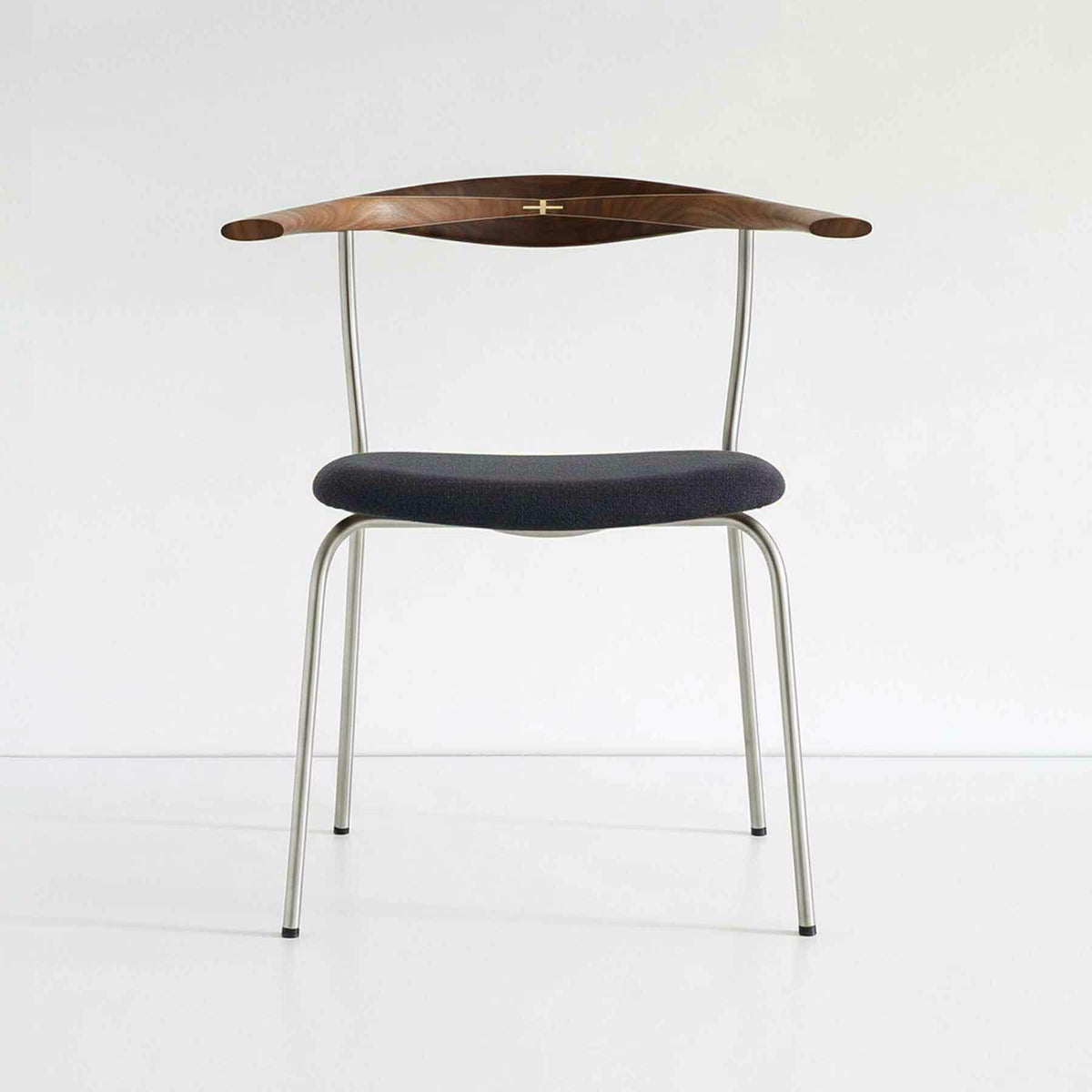 PP Mobler（PPモブラー） / PP701 チェア / ウォルナット材・オイル仕上げ / エルモソフトレザー（Black）