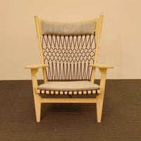 PP Mobler（PPモブラー） / PP129 Web Chair（ウェブチェア）/ アッシュ材・ホワイトオイル仕上げ / フラッグハリヤード（ブラック）・スタンダードファブリック Balance 8200