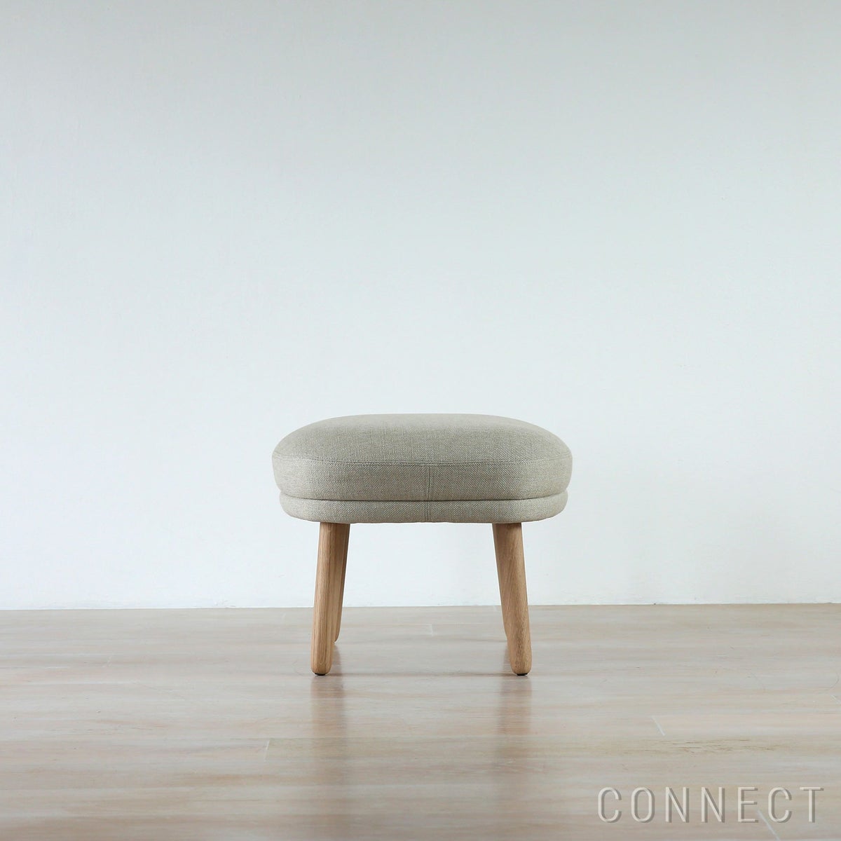 FRITZ HANSEN（フリッツ・ハンセン） / FRI FOOT STOOL（フリチェア用フットスツール） / ウッドベース / Sunniva（スニバ）233 ライトベージュ×Moss（モス）0019