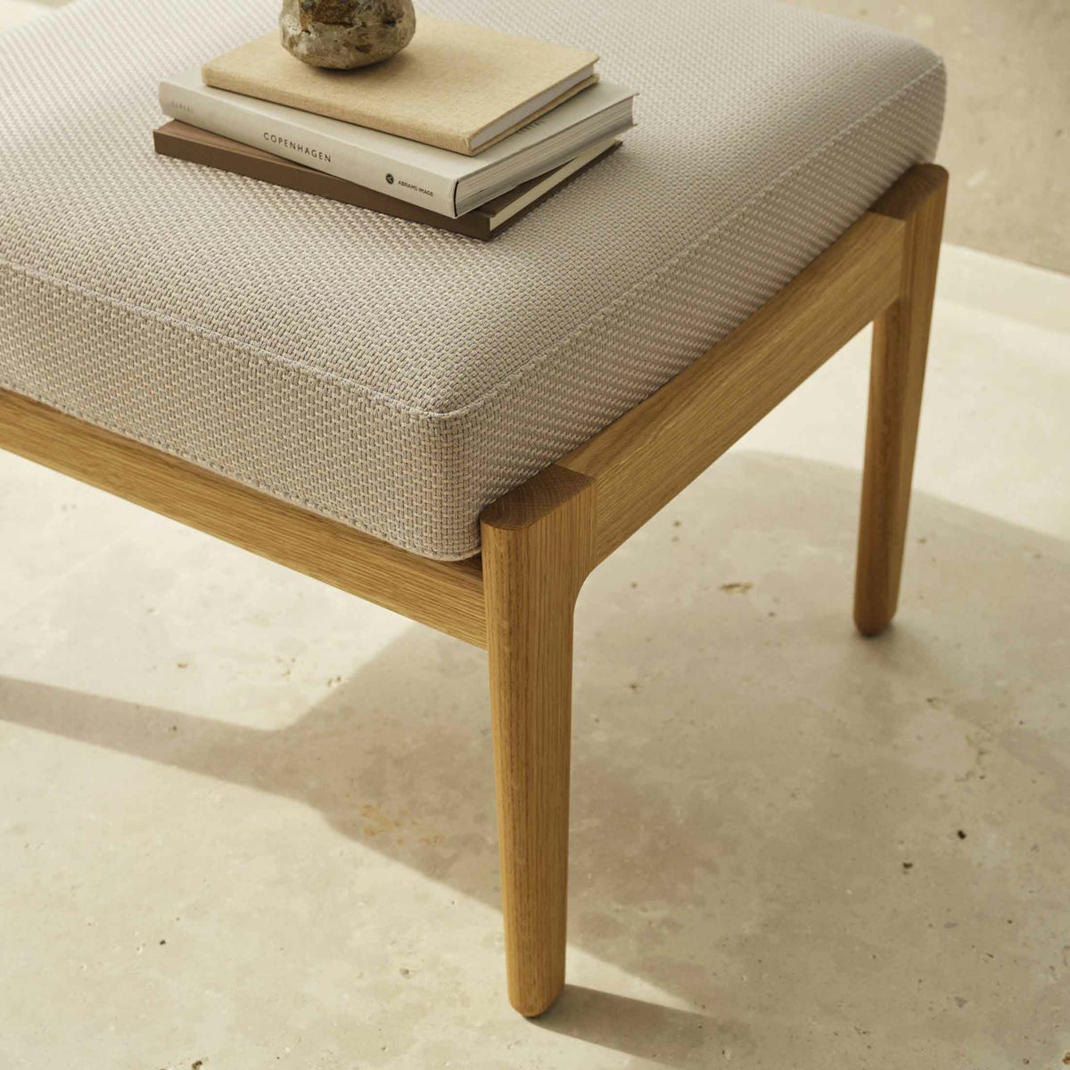 CARL HANSEN & SON（カール・ハンセン＆サン） / CH290F フットスツール / オーク材・オイル仕上げ / SERPENTINE 0118 / CH290 SERIES